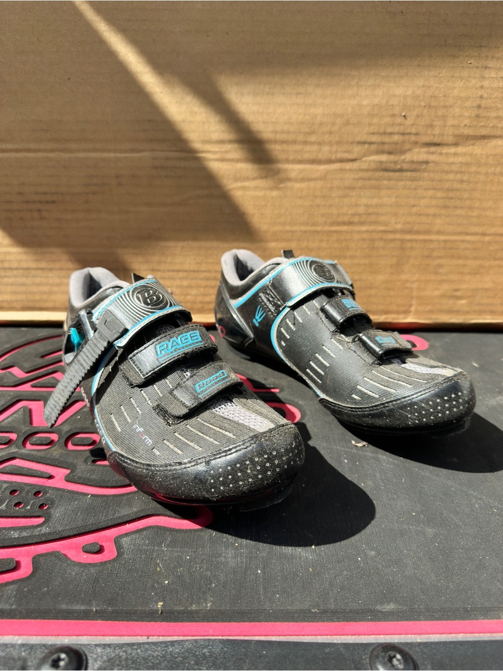 Bontrager Road Cycling Shoes - Black with Teal Accents